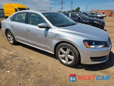 Czwarte zdjęcie samochodu z boku: 2012 VOLKSWAGEN PASSAT SE VIN:1VWBP7A30CC070247 - miniatura