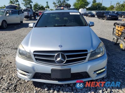 Piąte zdjęcie samochodu w środku: 2014 MERCEDES-BENZ C 250 VIN:WDDGF4HB0EA948092 - miniatura