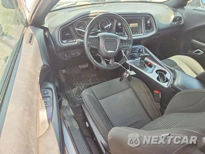 Zdjęcie 8 z 12 samochodu: 2016 DODGE CHALLENGER SXT VIN:2C3CDZAG3GH245550 - miniatura