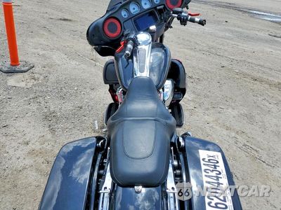 Zdjęcie 6 z 8 samochodu: 2019 HARLEY-DAVIDSON FLHX VIN:1HD1KBC13KB668704 - miniatura