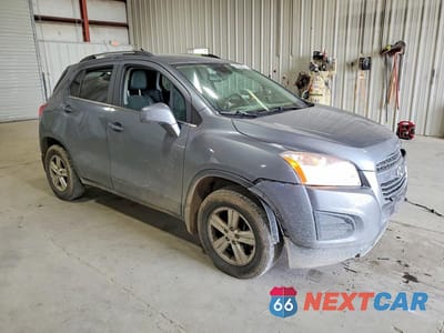 Czwarte zdjęcie samochodu z boku: 2015 CHEVROLET TRAX 1LT VIN:KL7CJRSB5FB103602 - miniatura