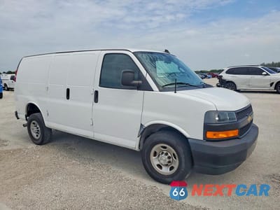Czwarte zdjęcie samochodu z boku: 2023 CHEVROLET EXPRESS G2500 VIN:1GCWGAFP6P1115898 - miniatura
