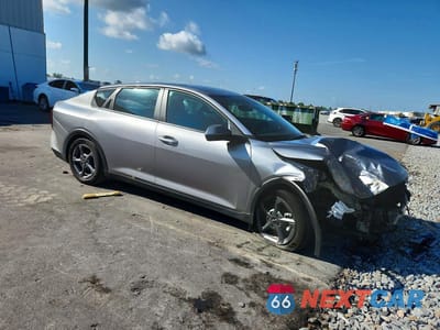 Czwarte zdjęcie samochodu z boku: 2025 KIA K4 LXS VIN:3KPFT4DE1SE065304 - miniatura