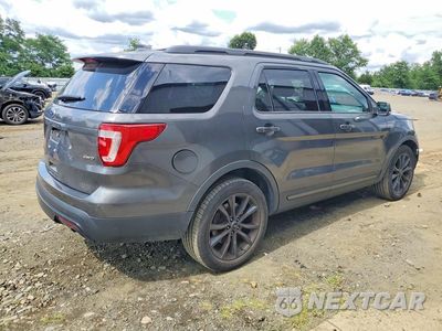 Trzecie zdjęcie samochodu z tyłu: 2017 FORD EXPLORER XLT VIN:1FM5K8D81HGD47754 - miniatura