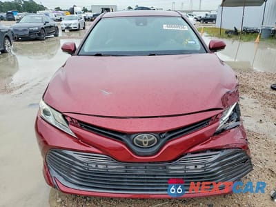 Piąte zdjęcie samochodu w środku: 2018 TOYOTA CAMRY XLE VIN:4T1B11HK0JU508167 - miniatura