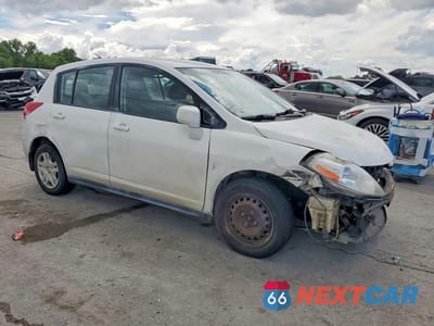 Czwarte zdjęcie samochodu z boku: 2012 NISSAN VERSA 1.8 S VIN:3N1BC1CP7CL360990 - miniatura