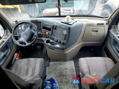 Zdjęcie 8 z 14 samochodu: 2017 FREIGHTLINER CASCADIA 125 SEMI TRUCK VIN:3AKJGLDR9HSHP0976 - miniatura