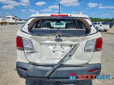 Zdjęcie 6 z 13 samochodu: 2011 KIA SORENTO LX VIN:5XYKTDA23BG074016 - miniatura