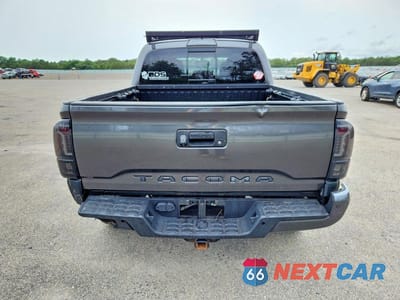 Zdjęcie 6 z 12 samochodu: 2017 TOYOTA TACOMA TRD SPORT VIN:3TMCZ5AN5HM079863 - miniatura