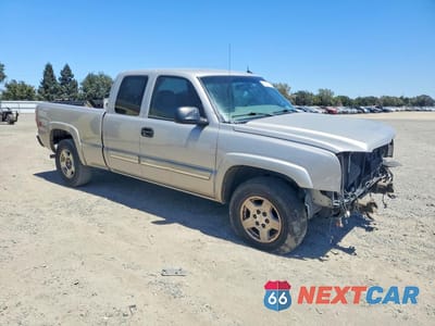 Czwarte zdjęcie samochodu z boku: 2004 CHEVROLET SILVERADO K1500 VIN:2GCEK19T641243017 - miniatura
