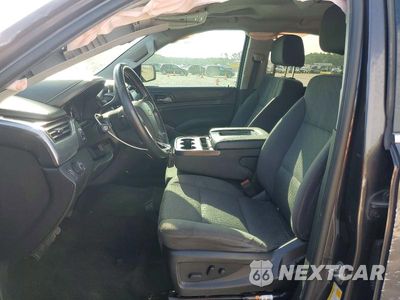 Zdjęcie 7 z 13 samochodu: 2018 CHEVROLET SUBURBAN C1500 LS VIN:1GNSCGEC3JR144335 - miniatura