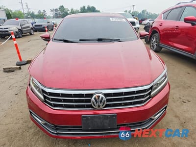 Piąte zdjęcie samochodu w środku: 2018 VOLKSWAGEN PASSAT SE VIN:1VWBA7A38JC026253 - miniatura
