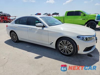 Czwarte zdjęcie samochodu z boku: 2019 BMW 530 XI VIN:WBAJA7C59KWW17850 - miniatura