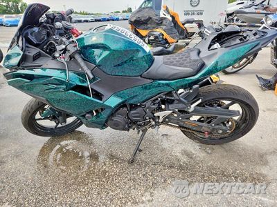 Trzecie zdjęcie samochodu z tyłu: 2025 KAWASAKI EX500 VIN:ML5EXGG10SDA59731 - miniatura