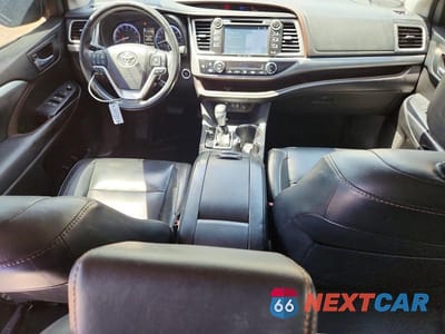 Zdjęcie 8 z 12 samochodu: 2018 TOYOTA HIGHLANDER XLE VIN:5TDKZRFH4JS258715 - miniatura