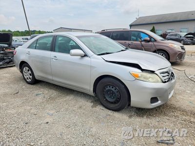 Czwarte zdjęcie samochodu z boku: 2010 TOYOTA CAMRY LE VIN:4T1BF3EK4AU057794 - miniatura