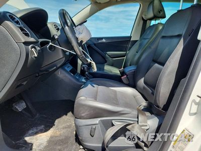 Zdjęcie 7 z 13 samochodu: 2015 VOLKSWAGEN TIGUAN S VIN:WVGAV7AX0FW604000 - miniatura