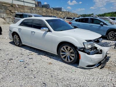 Czwarte zdjęcie samochodu z boku: 2018 CHRYSLER 300 LIMITED VIN:2C3CCAEG5JH145844 - miniatura