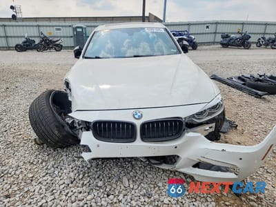 Piąte zdjęcie samochodu w środku: 2018 BMW 340 XI VIN:WBA8B7C52JA585587 - miniatura