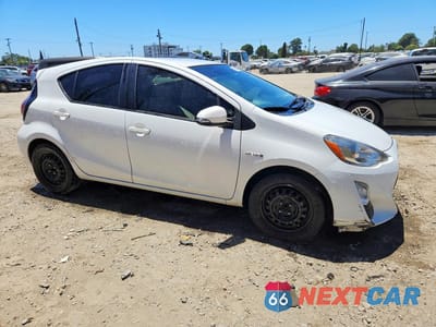 Czwarte zdjęcie samochodu z boku: 2016 TOYOTA PRIUS C ONE VIN:JTDKDTB36G1127166 - miniatura
