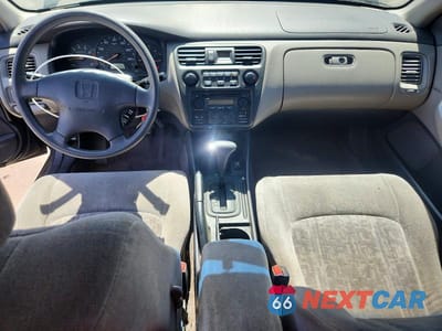 Zdjęcie 8 z 12 samochodu: 1999 HONDA ACCORD EX VIN:JHMCG5654XC026374 - miniatura