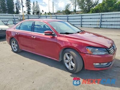 Czwarte zdjęcie samochodu z boku: 2015 VOLKSWAGEN PASSAT S VIN:1VWAT7A35FC094121 - miniatura