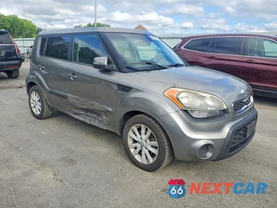 Czwarte zdjęcie samochodu z boku: 2013 KIA SOUL + VIN:KNDJT2A6XD7561703 - miniatura