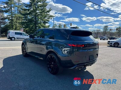 Czwarte zdjęcie samochodu z boku: 2023 LAND ROVER RANGE ROVER SPORT DYNAMIC SE VIN:SAL1L9FU3PA109303 - miniatura