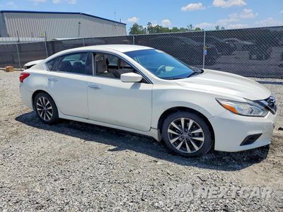 Czwarte zdjęcie samochodu z boku: 2017 NISSAN ALTIMA 2.5 SV VIN:1N4AL3AP3HC228552 - miniatura