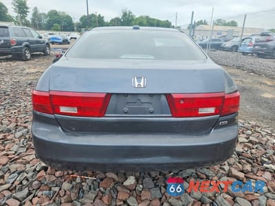 Zdjęcie 6 z 12 samochodu: 2005 HONDA ACCORD VIN:1HGCM66825A001039 - miniatura
