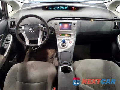 Zdjęcie 8 z 12 samochodu: 2014 TOYOTA PRIUS TWO VIN:JTDKN3DU7E1803219 - miniatura