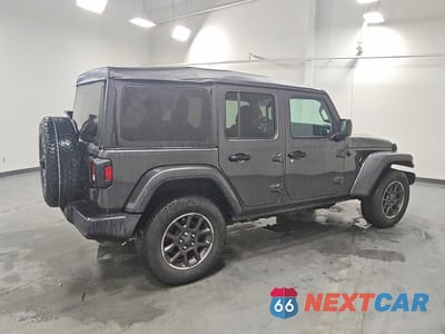 Trzecie zdjęcie samochodu z tyłu: 2021 JEEP WRANGLER UNLIMITED SPORT VIN:1C4HJXDN6MW738421 - miniatura