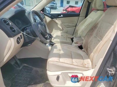 Zdjęcie 7 z 13 samochodu: 2012 VOLKSWAGEN TIGUAN S VIN:WVGAV7AX0CW003956 - miniatura