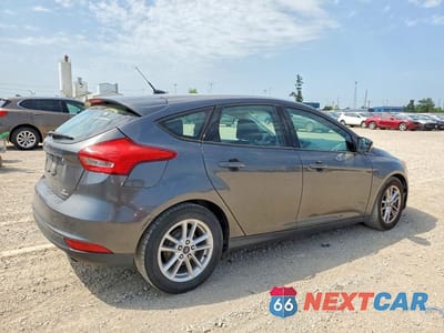 Trzecie zdjęcie samochodu z tyłu: 2016 FORD FOCUS SE VIN:1FADP3K24GL245475 - miniatura
