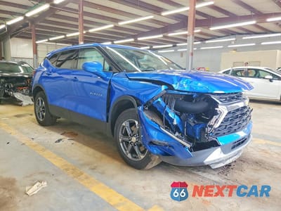Czwarte zdjęcie samochodu z boku: 2025 CHEVROLET BLAZER 2LT VIN:3GNKBHR48SS168835 - miniatura