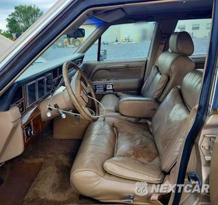 Zdjęcie 7 z 12 samochodu: 1989 LINCOLN TOWN CAR SIGNATURE VIN:1LNBM82F8KY699780 - miniatura