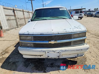 Piąte zdjęcie samochodu w środku: 1999 CHEVROLET SUBURBAN C1500 VIN:3GNEC16R1XG187383 - miniatura