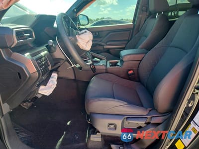 Zdjęcie 7 z 13 samochodu: 2025 TOYOTA TACOMA SR5 VIN:3TMKB5FNXSM042341 - miniatura