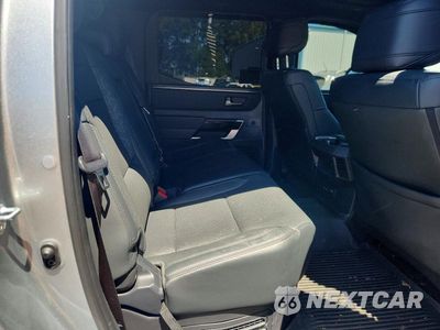 Zdjęcie 10 z 12 samochodu: 2025 TOYOTA TUNDRA LIMITED HV VIN:5TFWC5DB3SX104034 - miniatura