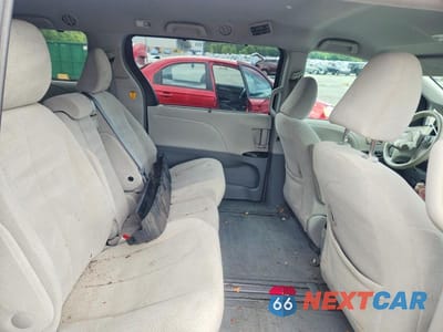 Zdjęcie 11 z 13 samochodu: 2013 TOYOTA SIENNA LE VIN:5TDKK3DC2DS295811 - miniatura