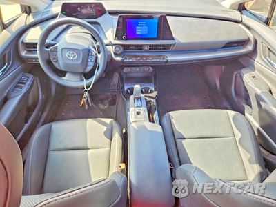 Zdjęcie 8 z 12 samochodu: 2025 TOYOTA PRIUS XLE VIN:JTDACAAU2S3053139 - miniatura