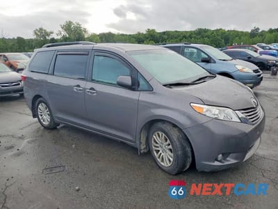 Czwarte zdjęcie samochodu z boku: 2017 TOYOTA SIENNA XLE PREMIUM 8-PASSENGER VIN:5TDYZ3DC3HS890503 - miniatura