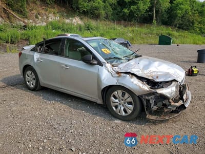 Czwarte zdjęcie samochodu z boku: 2014 CHEVROLET CRUZE LS VIN:1G1PA5SG8E7150187 - miniatura