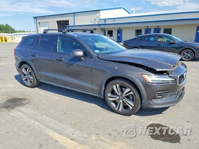 Czwarte zdjęcie samochodu z boku: 2023 VOLVO V60 VIN:YV4L12WZ1P2106352 - miniatura