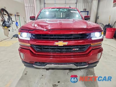 Piąte zdjęcie samochodu w środku: 2018 CHEVROLET SILVERADO K1500 LT VIN:1GCVKREC9JZ235811 - miniatura