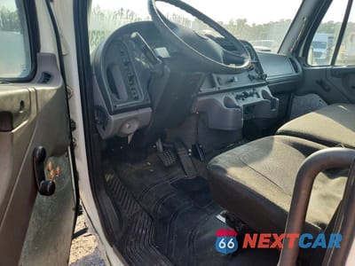 Zdjęcie 8 z 13 samochodu: 2014 FREIGHTLINER BUSINESS CLASS M2 BOX TRUCK VIN:1FVACWDT2EHFM3322 - miniatura
