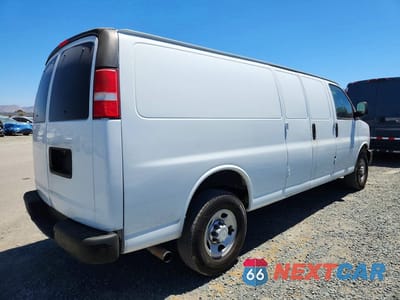 Trzecie zdjęcie samochodu z tyłu: 2019 CHEVROLET EXPRESS 2500 CARGO DELIVERY VAN VIN:1GCWGBFP3K1175622 - miniatura