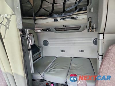 Zdjęcie 10 z 13 samochodu: 2019 VOLVO VNL SEMI TRUCK VIN:4V4NC9EH2KN905477 - miniatura