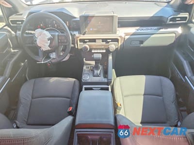 Zdjęcie 8 z 13 samochodu: 2025 TOYOTA TACOMA SR5 VIN:3TMKB5FNXSM042341 - miniatura