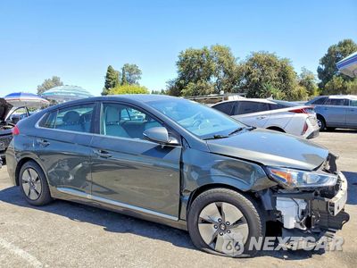 Czwarte zdjęcie samochodu z boku: 2022 HYUNDAI IONIQ SE VIN:KMHC75LC2NU275957 - miniatura